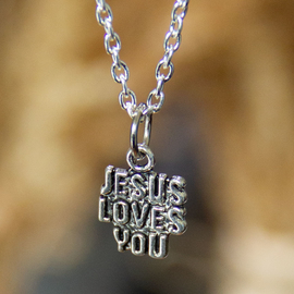 Кулон на цепочке - Jesus loves you (Иисус любит тебя) (под серебро)
